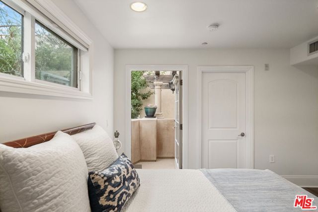 1311 Centinela Avenue, Santa Monica CA: https://media.crmls.org/mediaz/e0bac985-712e-4641-87a6-9a4971f3200e.jpg