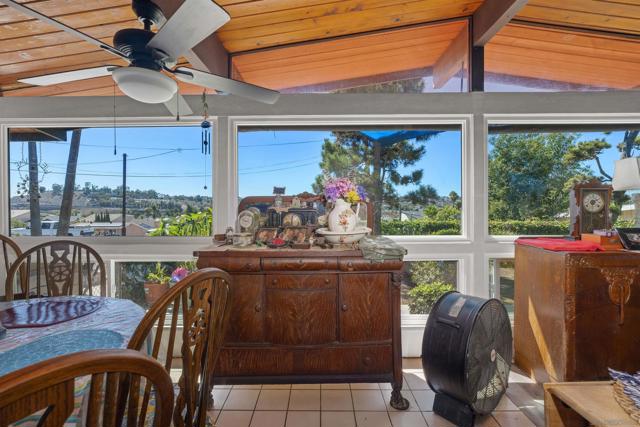 293 Paden Dr, Spring Valley CA: https://media.crmls.org/mediaz/e0bae3a3-7518-437c-bdf8-1e62b47b7497.jpg