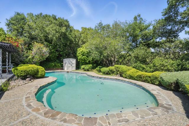 5657 Shadow Ridge Drive, Castro Valley CA: https://media.crmls.org/mediaz/e0baee10-f77c-4272-82cc-58dd963ffca0.jpg