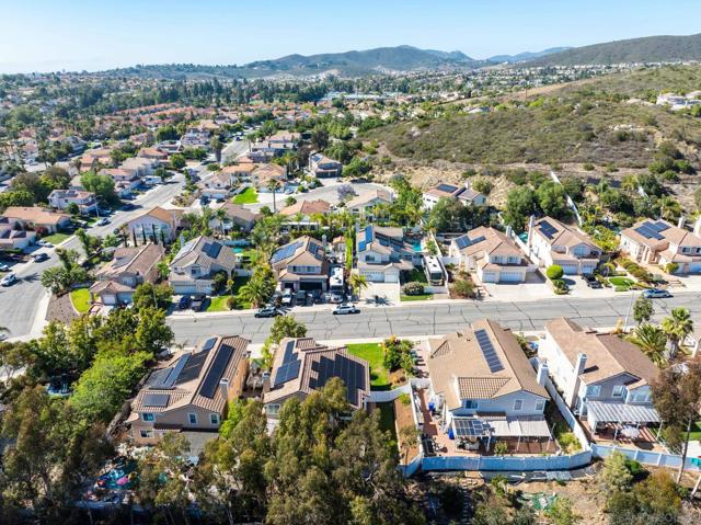 1187 Avenida Azul, San Marcos CA: https://media.crmls.org/mediaz/e0bb225a-eb90-45d8-8200-c38fe9402fde.jpg