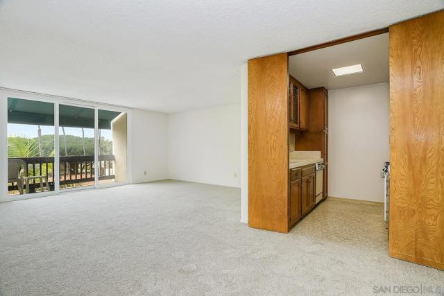 6333 La Jolla Blvd, La Jolla CA: https://media.crmls.org/mediaz/e0bb3cb7-efc9-4457-8e45-5c44a3248c86.jpg