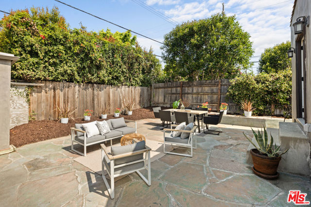 1307 Hauser Boulevard, Los Angeles CA: https://media.crmls.org/mediaz/e0bbde2e-156e-44dd-a737-81c9992bca96.jpg