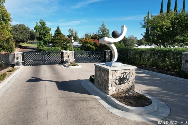 18218 Paradise Mountain Rd, Valley Center CA: https://media.crmls.org/mediaz/e0bbf339-1f53-4944-9cfa-eea6cf00715b.jpg