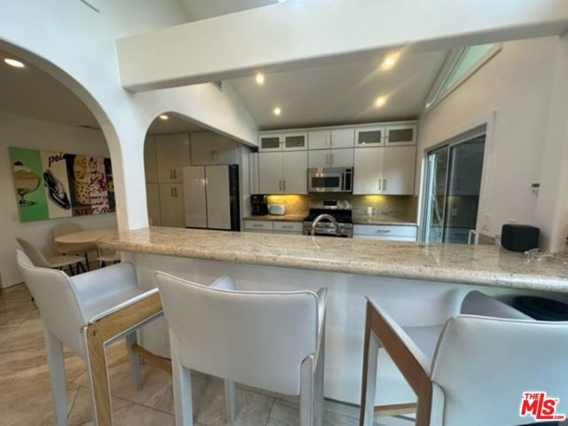 425 Sunridge Street, Playa del Rey CA: https://media.crmls.org/mediaz/e0bc77cd-a3b1-47f3-a1f1-87d175bfd3cd.jpg