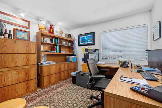 Detail Gallery Image 16 of 29 For 1990 Avenida La Posta, Encinitas,  CA 92024 - 4 Beds | 3 Baths