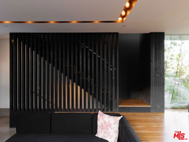 21 27th Avenue photo 13