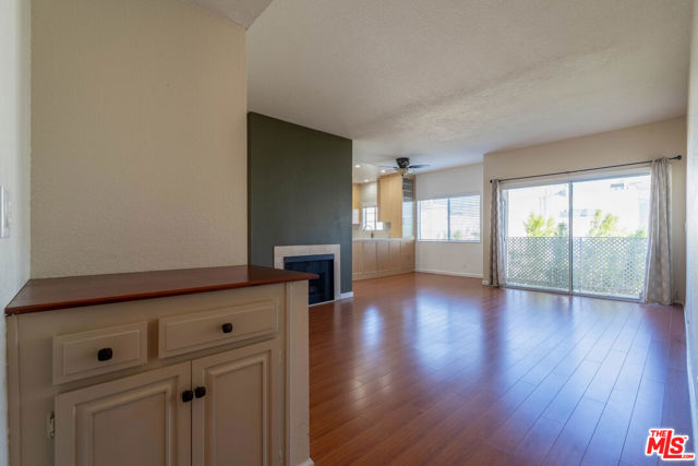 5135 Zelzah Avenue, 305 photo 7