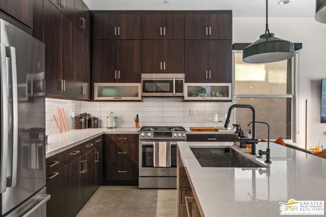 482 Paragon Loop, Palm Springs CA: https://media.crmls.org/mediaz/e0bce27b-c9d8-4362-8841-1105dbe854f7.jpg