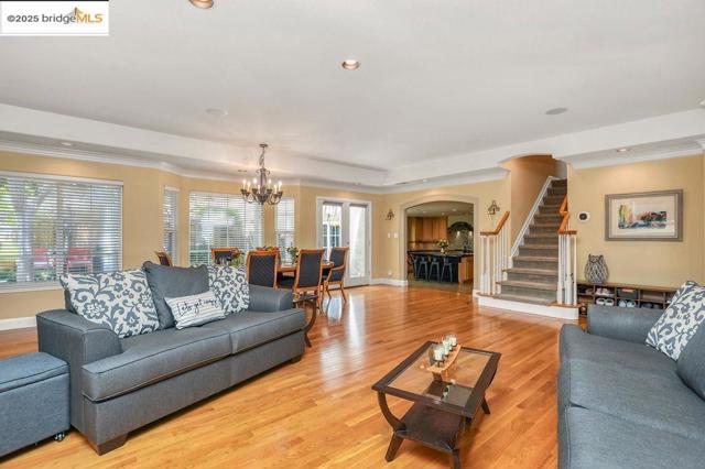 197 Branbury Dr, Campbell CA: https://media.crmls.org/mediaz/e0bd48b1-c40a-4f67-bcb4-391fad3d8f0f.jpg
