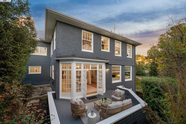 5811 Romany, Oakland CA: https://media.crmls.org/mediaz/e0bda7f3-46f9-46e6-b521-f138b9f2e2a7.jpg