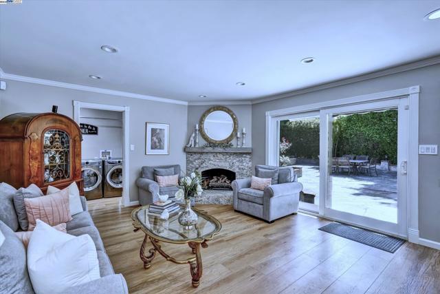 2369 Woodthrush Way, Pleasanton CA: https://media.crmls.org/mediaz/e0bdfcdb-f76b-4104-97ab-13ac52459f72.jpg