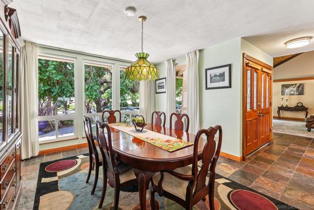 2807 Carlton Way, Fallbrook CA: https://media.crmls.org/mediaz/e0be35a4-6f78-410e-adf1-63289b395212.jpg