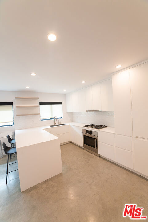 14 Brooks Avenue, Venice CA: https://media.crmls.org/mediaz/e0bf5bc7-6d47-4a69-9d98-099c5209e93c.jpg