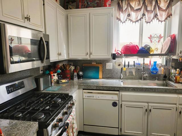 1992 Warwick Street, San Jacinto CA: https://media.crmls.org/mediaz/e0bf7835-75e9-480b-ae85-98a92d5a6cb6.jpg