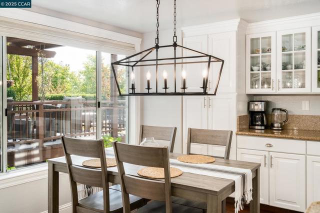 2060 Canyon Crest Ave, San Ramon CA: https://media.crmls.org/mediaz/e0bf909a-21ba-495a-958f-7d83af8b9143.jpg