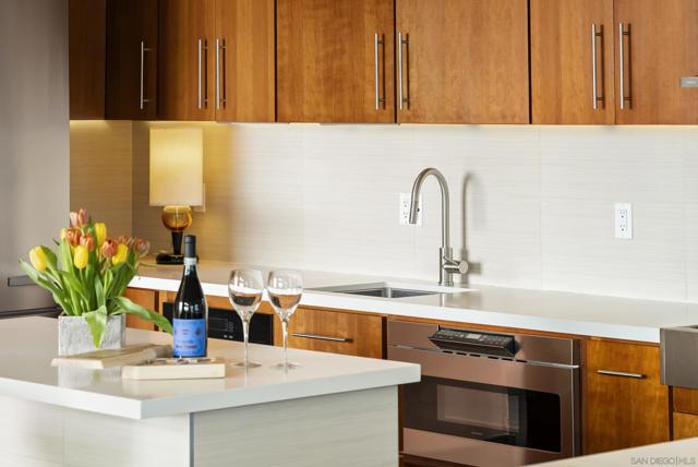 850 Beech St, San Diego CA: https://media.crmls.org/mediaz/e0bfdb6c-c2d8-4c5d-9a55-ccf0015edfcd.jpg