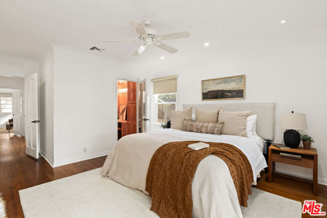 1741 Pier Avenue, Santa Monica CA: https://media.crmls.org/mediaz/e0c10b21-1ba7-4ff9-ac9d-2e1dc0246da4.jpg