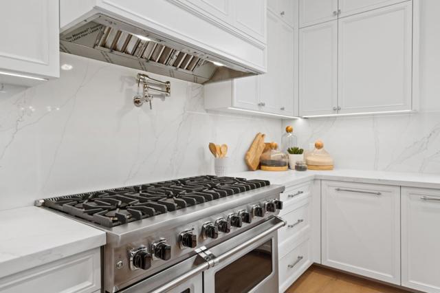 1535 Lakeview Drive, Hillsborough CA: https://media.crmls.org/mediaz/e0c14a89-b0c9-44ac-b18b-7be8cd04af25.jpg
