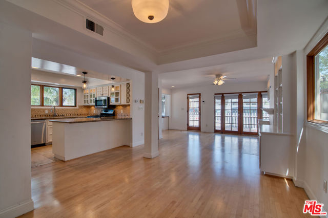 127 Abalone Avenue, Newport Beach CA: https://media.crmls.org/mediaz/e0c187cd-1c81-4a19-8bf5-24f410cbd5aa.jpg
