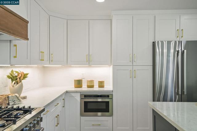 3715 Liscome Way, Concord CA: https://media.crmls.org/mediaz/e0c23609-7f2f-4904-a8ed-009f08410410.jpg