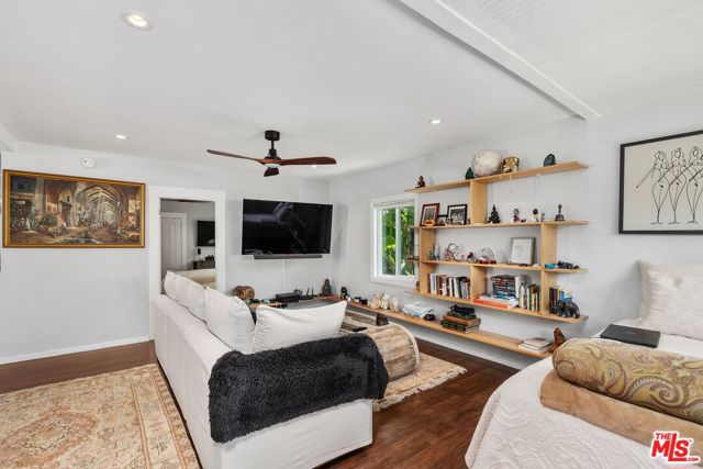 340 Rennie Avenue photo 8