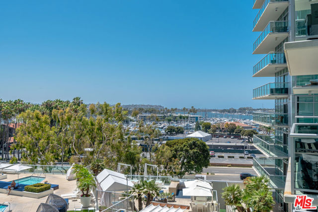 13700 Marina Pointe Drive, 630 photo 8