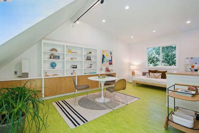 7380 Claremont Ave, Berkeley CA: https://media.crmls.org/mediaz/e0c35ffa-994d-4b4d-81fa-c8fad97cea1b.jpg