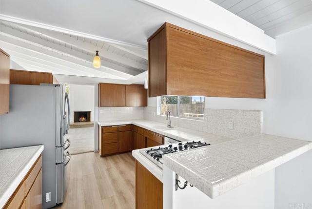 Detail Gallery Image 10 of 34 For 6852 Jackson, San Diego,  CA 92119 - 4 Beds | 3 Baths