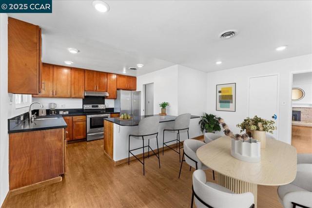 1566 Mann Dr, Pinole CA: https://media.crmls.org/mediaz/e0c3e5a8-bb40-4ce0-b200-215131b5d0ba.jpg