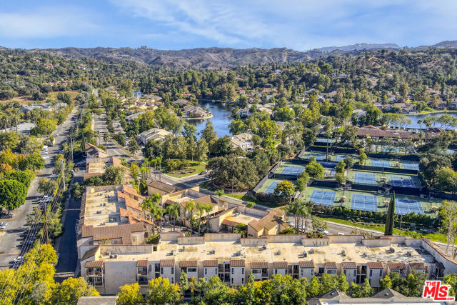 23401 Park Sorrento, Calabasas CA: https://media.crmls.org/mediaz/e0c428b8-f498-45d4-8bee-9d57e609ff4d.jpg