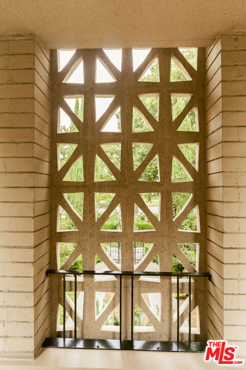 https://media.crmls.org/mediaz/e0c450c9-c2d0-4202-b964-ddc218940246.jpg?preset=X-Large