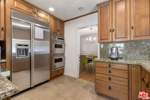 4219 Saugus Avenue, Sherman Oaks CA: https://media.crmls.org/mediaz/e0c48d7f-5e23-4ead-9c16-036bf3b2c7e3.jpg
