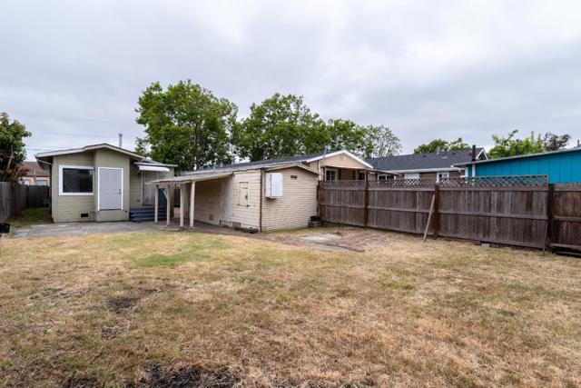 1839 100th Avenue, Oakland CA: https://media.crmls.org/mediaz/e0c4aa3b-fdfe-45f8-ab09-ffb22dfed70d.jpg