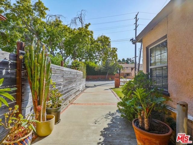 3645 Beethoven Street, Los Angeles CA: https://media.crmls.org/mediaz/e0c5161c-bdc5-442a-b116-18114769f3ea.jpg