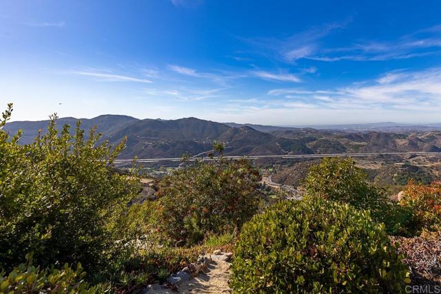 29472 Welk Highland Dr., Escondido CA: https://media.crmls.org/mediaz/e0c5906e-44b7-4491-80eb-817023ad5dad.jpg