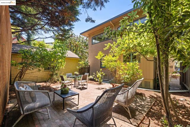 971 Santa Barbara Rd, Berkeley CA: https://media.crmls.org/mediaz/e0c59175-949b-48f0-8565-41f54f13e52d.jpg