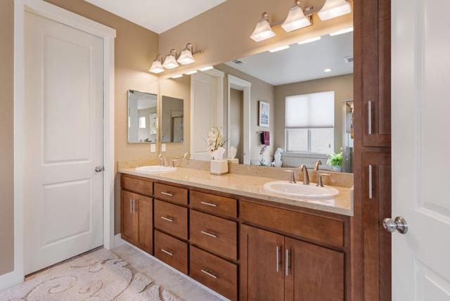 1515 Sunflower Drive, Hollister CA: https://media.crmls.org/mediaz/e0c5dd8d-9ae6-49d5-8bb4-237a08c1fadf.jpg
