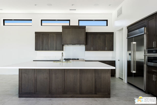 2 Marine Way, Rancho Mirage CA: https://media.crmls.org/mediaz/e0c5e270-6f92-40ec-9de2-0a7238450c7a.jpg