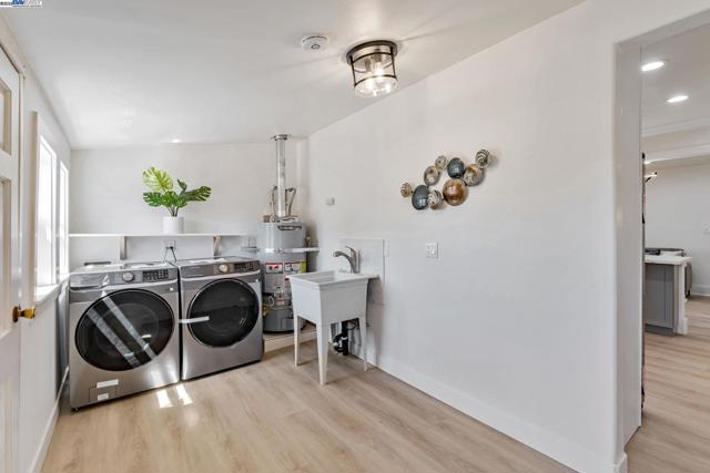 2720 Short St, Oakland CA: https://media.crmls.org/mediaz/e0c5f99a-3e5d-42a8-b1e1-c45e15ec7604.jpg