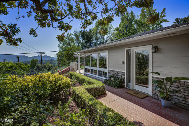 5109 Redwillow Lane, La Canada Flintridge CA: https://media.crmls.org/mediaz/e0c6beee-535e-4182-b9c1-fcd11fbe42d3.jpg