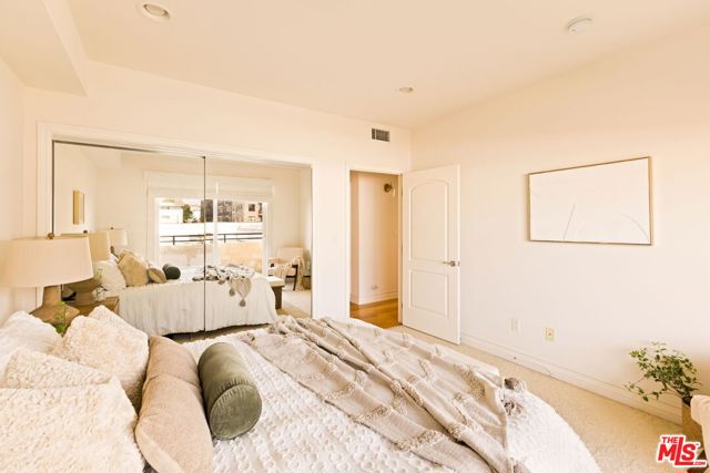 325 Arnaz Drive, Los Angeles CA: https://media.crmls.org/mediaz/e0c6db8e-2974-4403-a828-ca3780cd38bb.jpg