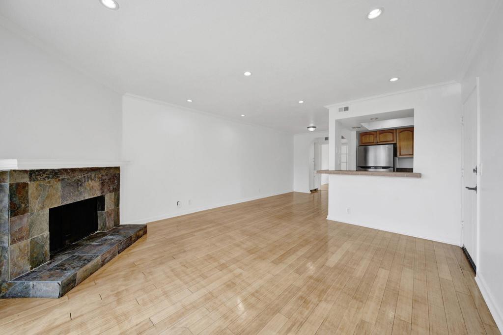 7307 Haskell Avenue #4