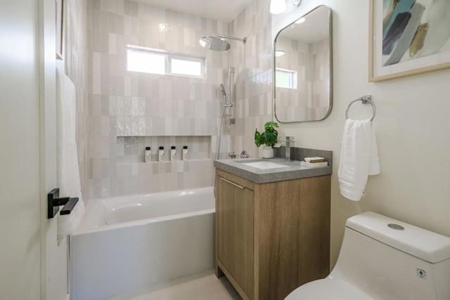 308 B Street, Redwood City CA: https://media.crmls.org/mediaz/e0c6fbb0-efb4-4a59-bda8-e0d98de819e1.jpg