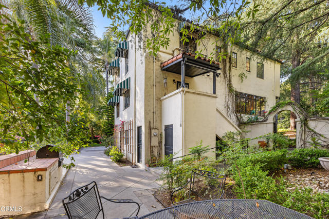 5321 Alta Canyada Road, La Canada Flintridge CA: https://media.crmls.org/mediaz/e0c74257-f997-4f03-b7ff-ee52e025bcb4.jpg