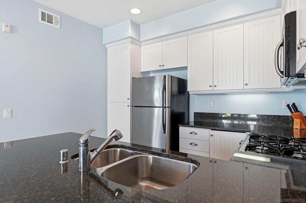 845 Harbor Cliff Way - photo 17