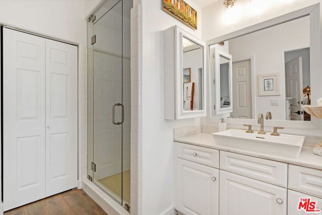6435 Zumirez Drive, Malibu CA: https://media.crmls.org/mediaz/e0c7ba0c-62e1-4a6f-94ab-f849051d04ca.jpg