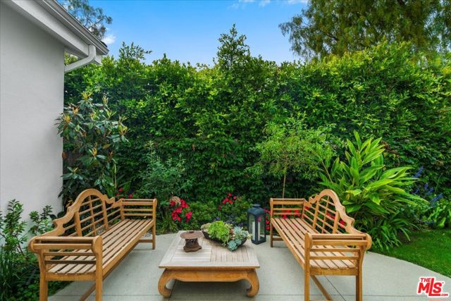 1664 Amherst Avenue, Los Angeles CA: https://media.crmls.org/mediaz/e0c84d89-8ece-45c0-a463-399b7832581c.jpg