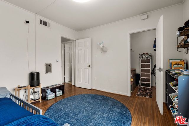 10249 Tujunga Canyon Boulevard, Tujunga CA: https://media.crmls.org/mediaz/e0c8b729-0e42-4b85-b13f-e53a88b11893.jpg
