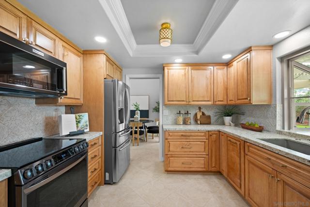 11479 Grassy Trail Dr, San Diego CA: https://media.crmls.org/mediaz/e0c8d6bd-8df9-43b7-8ce1-da754a23bfd9.jpg