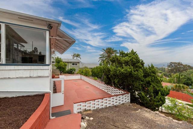 874 Hacienda Drive, El Cajon CA: https://media.crmls.org/mediaz/e0c8e5fc-3e3f-4d07-ab23-bc07dedc5c8d.jpg